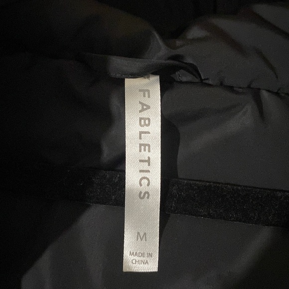 Women’s black puffer winter coat from Fabletics (New), size Medium - Picture 3 of 4